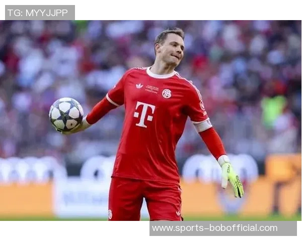 诺伊尔在对阵巴黎的欧冠比赛中展现出色长传能力创下新纪录