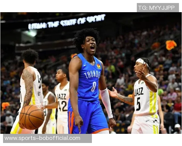 芬奇称赞迪林厄姆与里德默契配合突破篮下表现出色